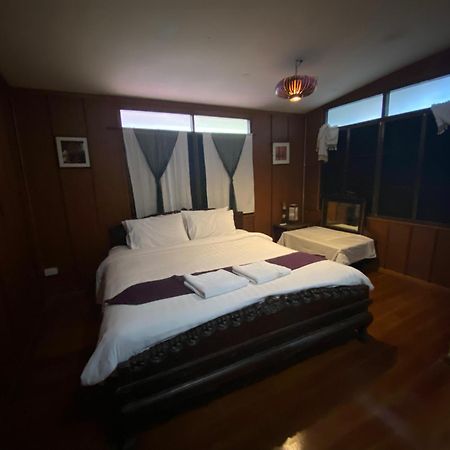 Nearthepark Boutique House Hostel Чиангмай Екстериор снимка