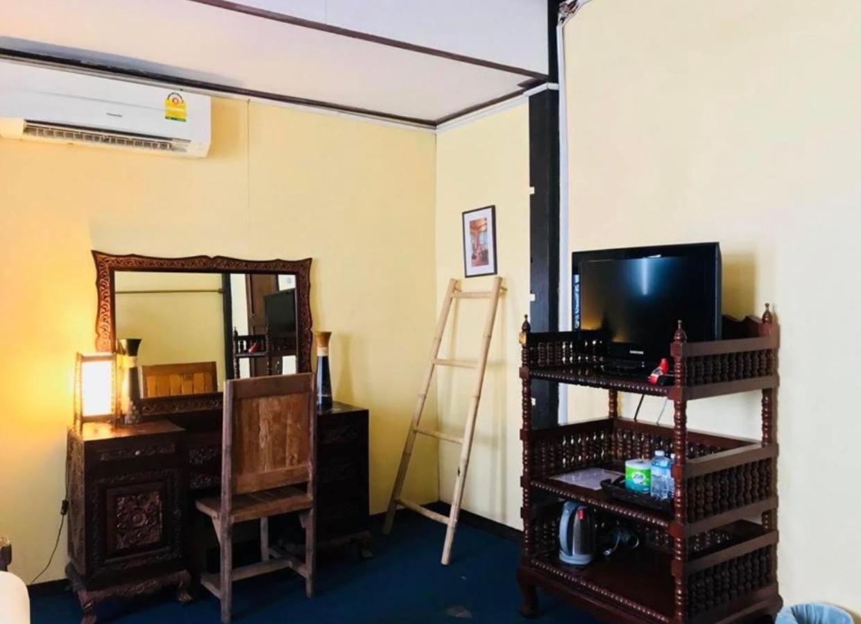 Nearthepark Boutique House Hostel Чиангмай Екстериор снимка