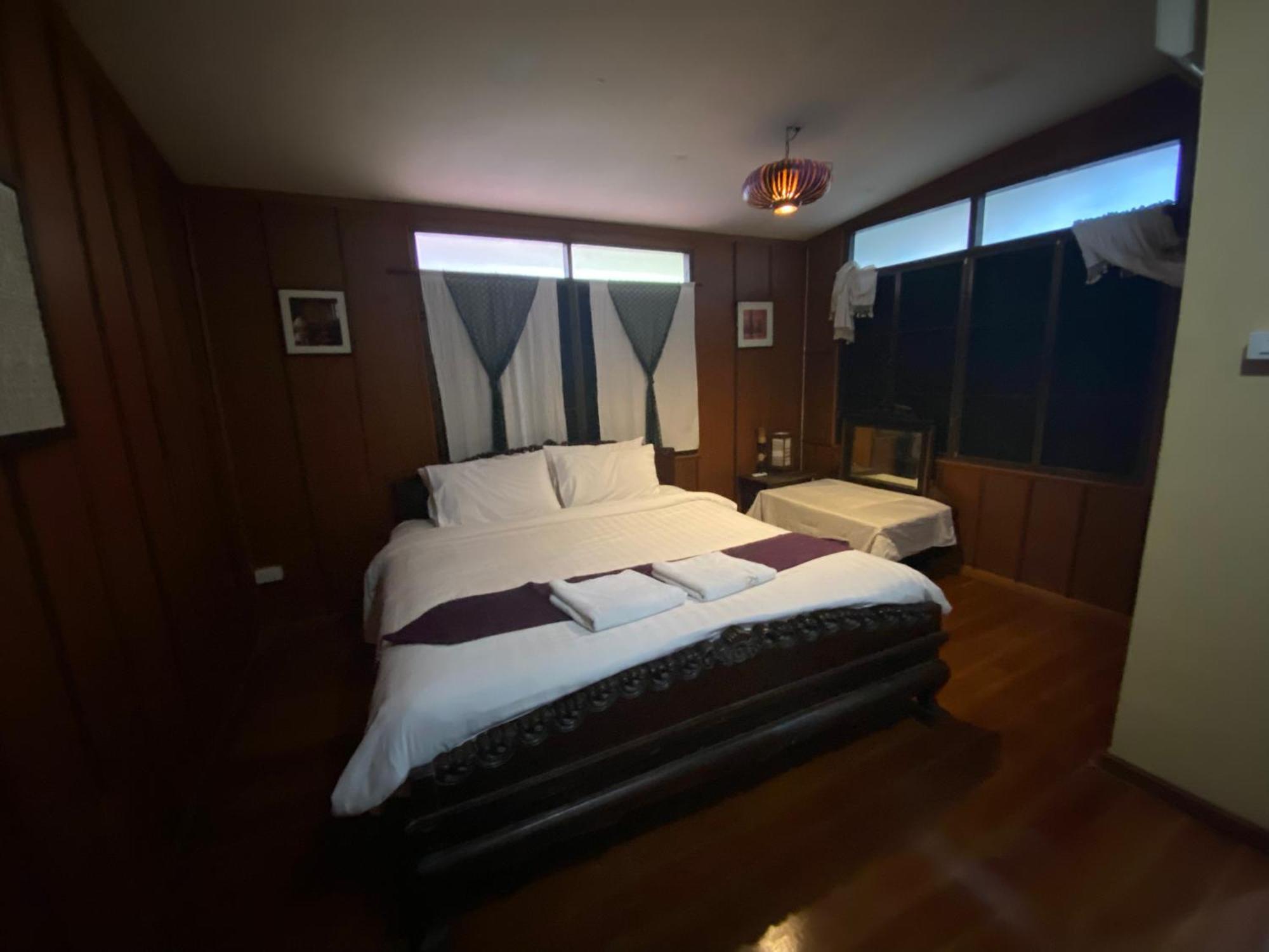 Nearthepark Boutique House Hostel Чиангмай Екстериор снимка