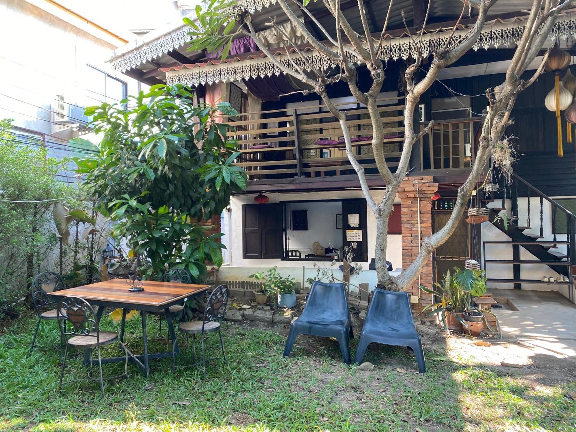 Nearthepark Boutique House Hostel Чиангмай Екстериор снимка